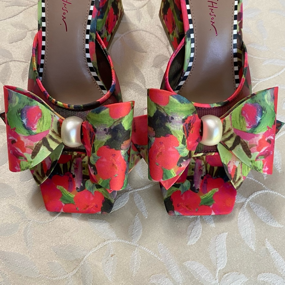 π Betsey Johnson Heeled Sandals Womens size 11 Floral Big Bow Slip On Heels NEW - Picture 5 of 6